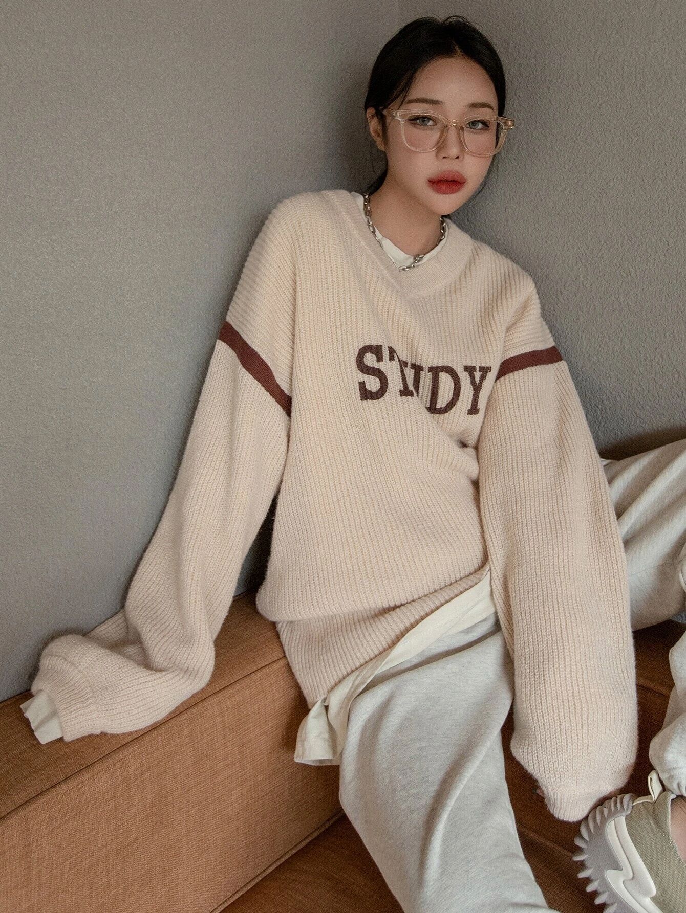 Sweterek Dzianinowy Pullover Z Napisem Beżowy S