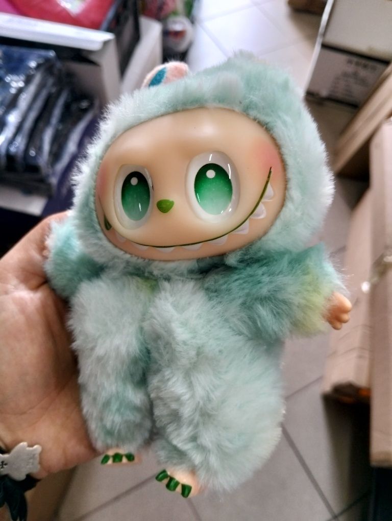 Labubu lafufu seria Big into energy kolor Serenity miętowy