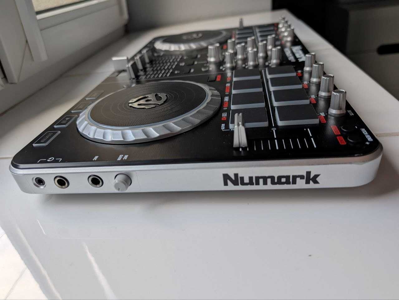 Konsola DJ-ska NUMARK MIXTRACK PRO 2 w bardzo dobrym stanie.