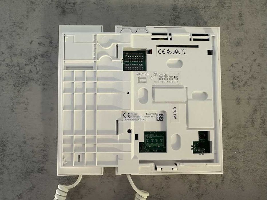 Vídeo Porteiro Comelit 6701W Ecrã a cores de 4,3”, 2 fios Simplebus2