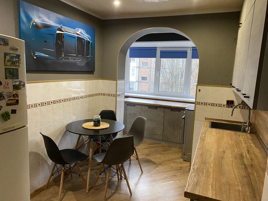 Продаж квартири м-н Будівельників 27/2 ціна 71000 договірна