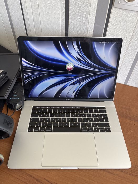 MacBook Pro 15 1tb, i7-7, 16gb ram