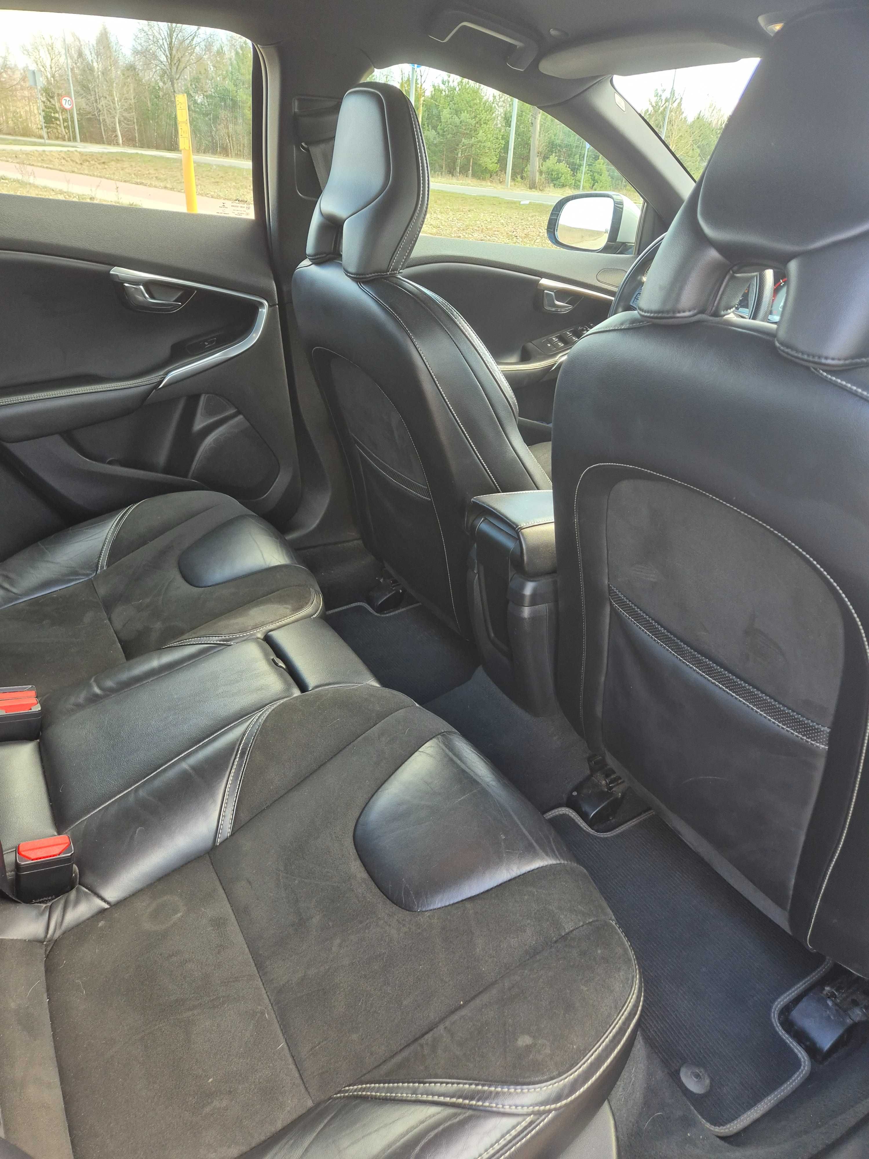 Volvo v40 2014r 2.0 d 190km