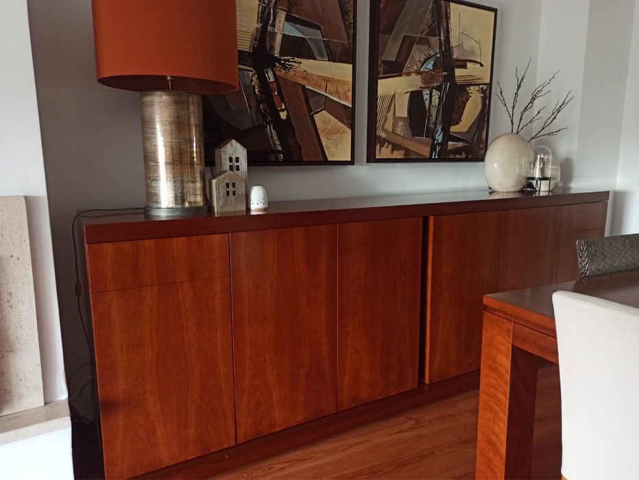 Aparador + mesa + 4 cadeiras + espelho