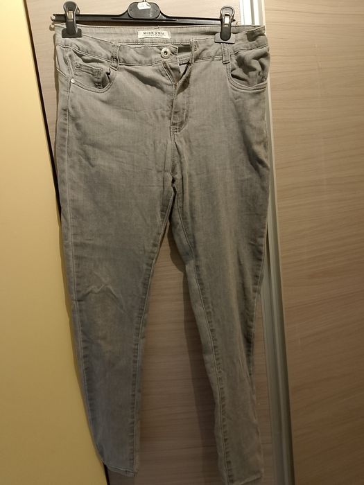 Spodnie dżinsowe damskie