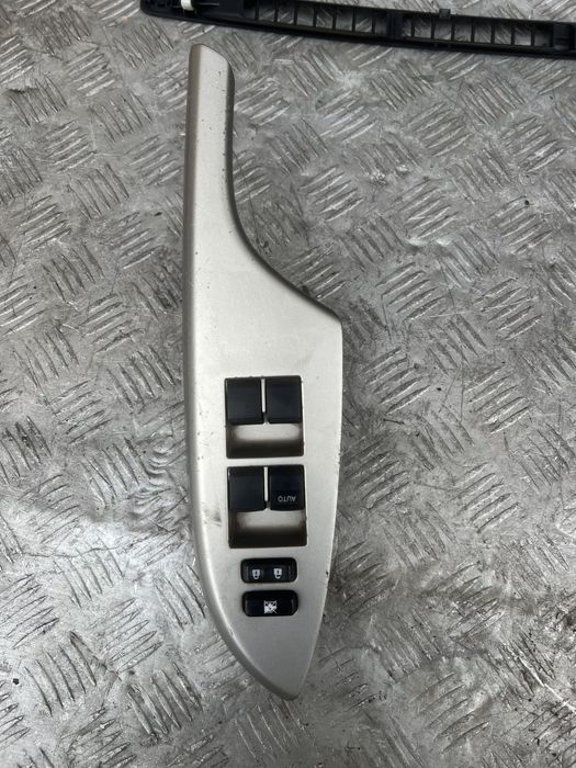 Кнопки стеклоподьемников Тойота королла 08год toyota corolla e140 e150