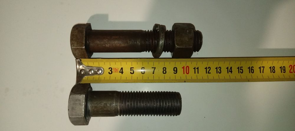 Продам болти м20 та м18.