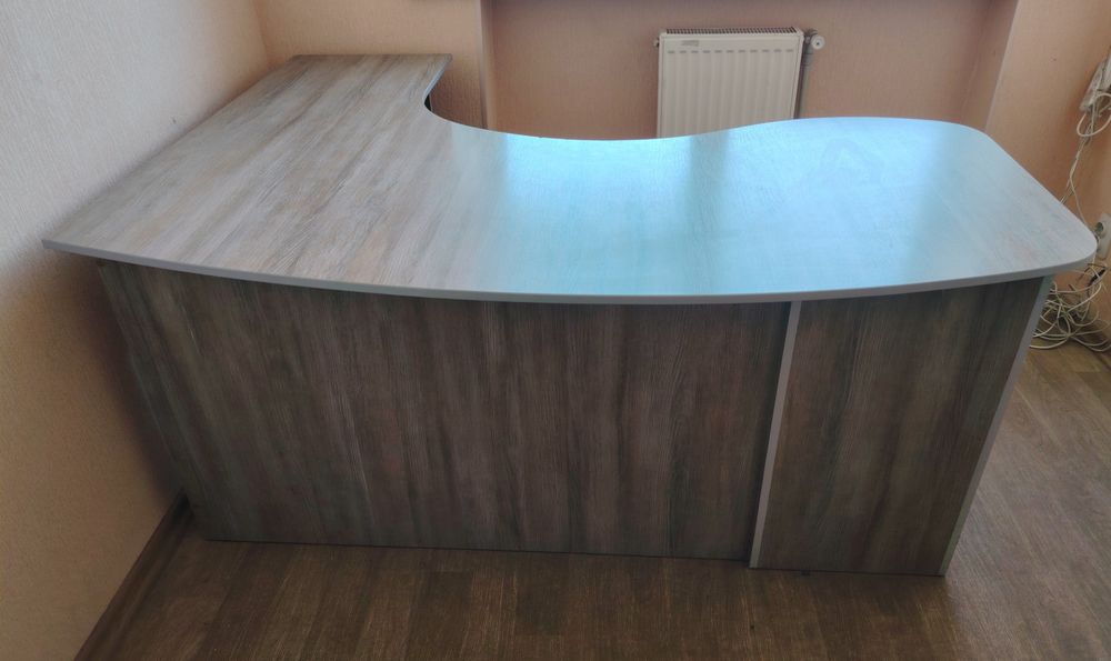 Продам стіл у гарному стані