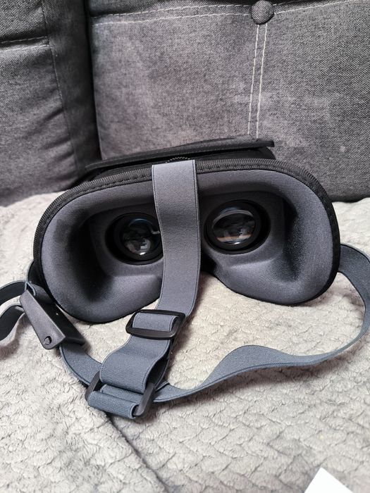 VR-гарнітура OIVO для Nintendo Switch та Switch OLED.