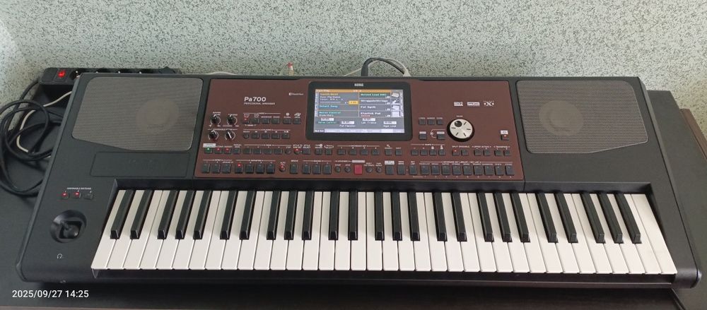 Продам Korg pa700