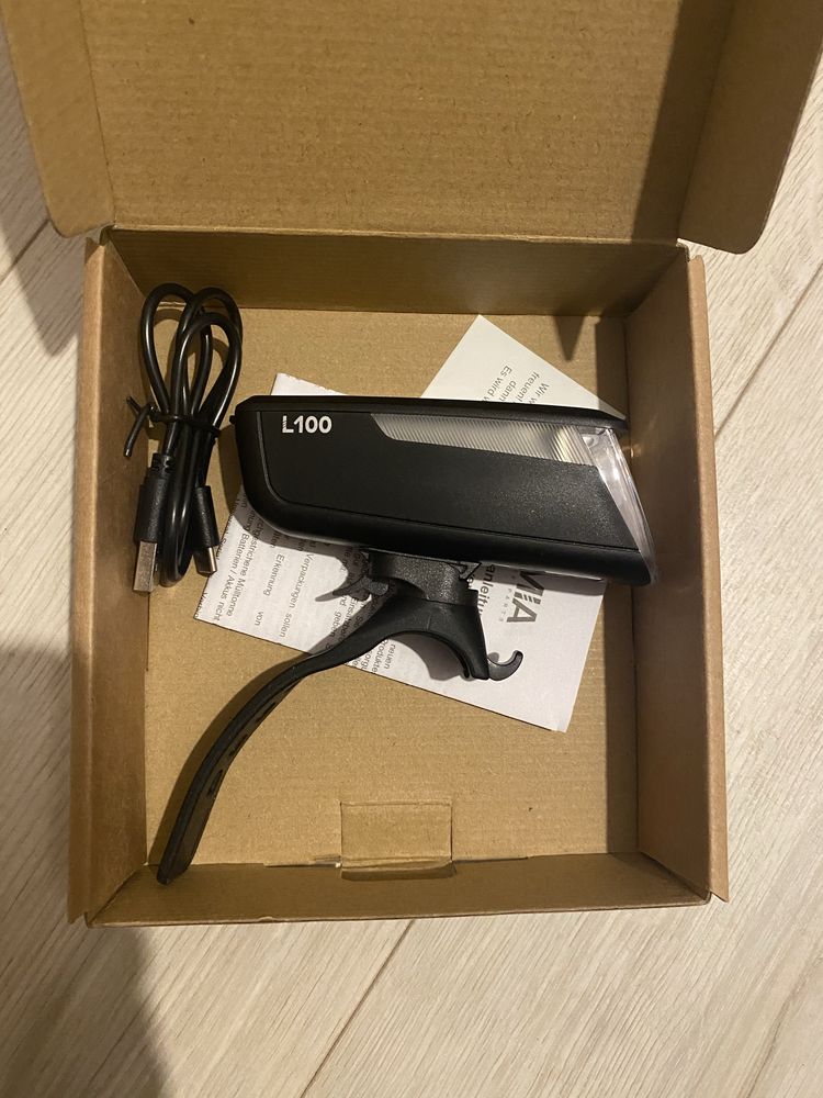 Lampka rowerowa przednia LED Velmia L100