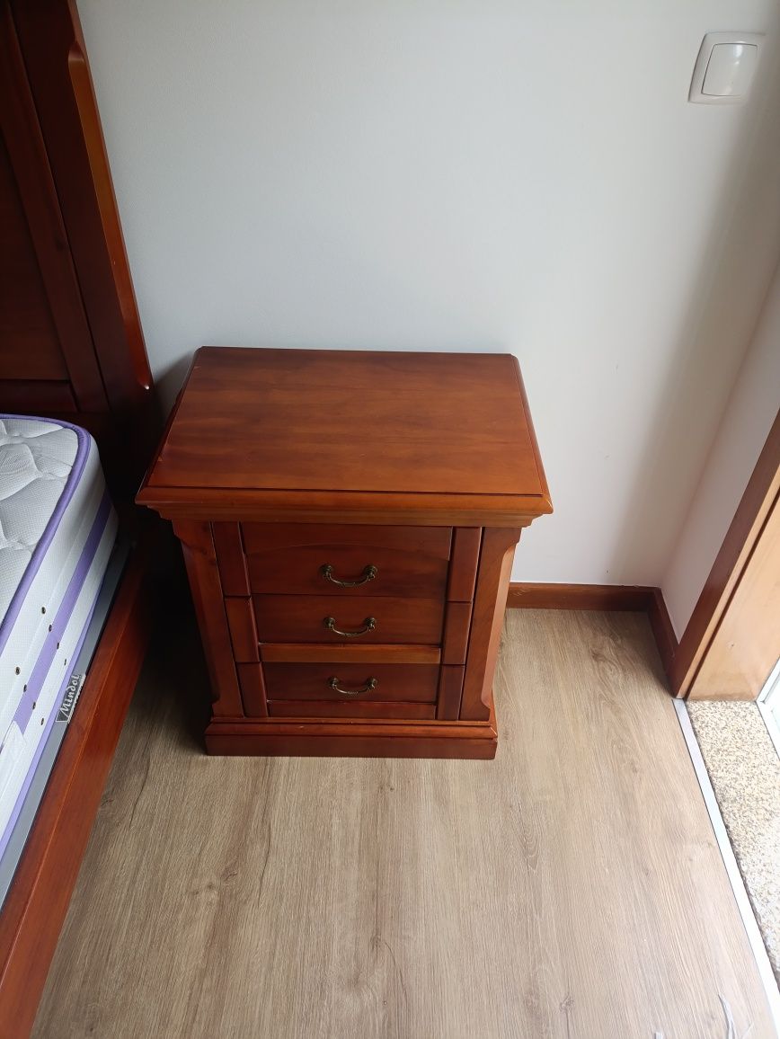 Mobília de quarto de casal em cerejeira