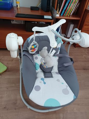 Baloiço automático de bebé com música