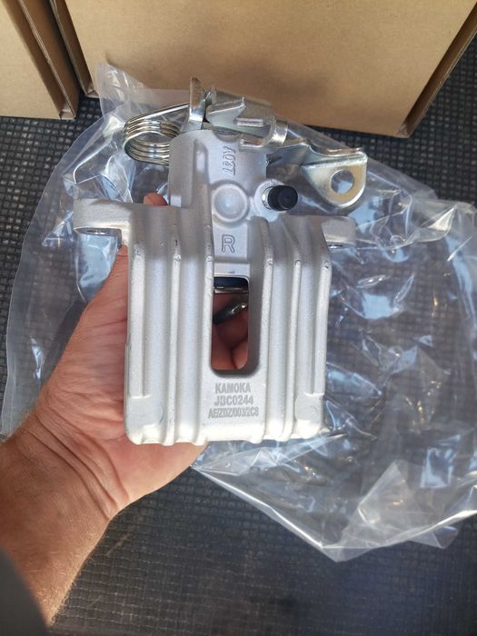 супорт зад Skoda SuperB Passat B5 Audi aA4 B5 A6 C4  A6 C5 Пассат Б5