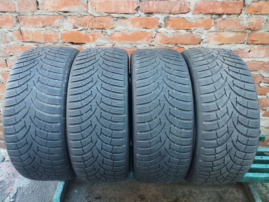 Зимові шини Toyo 225/45 R17