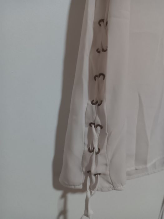 Top branco c/ detalhes laterais