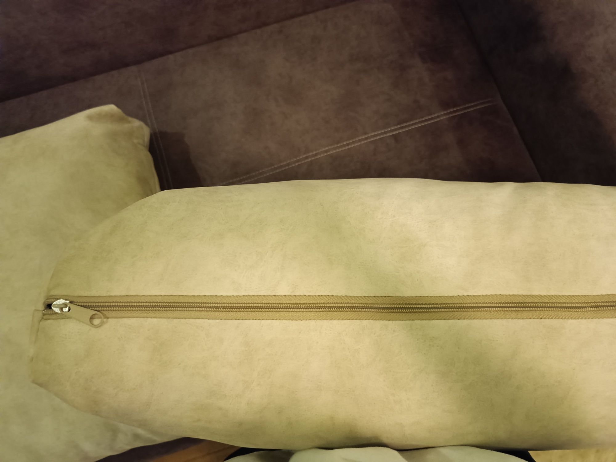 Jasno fioletowa sofa