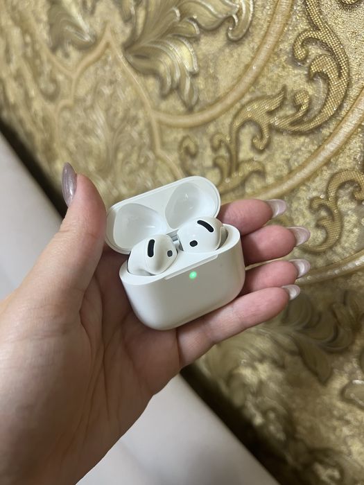 Продаю навушники Apple AirPods 4 (2024)