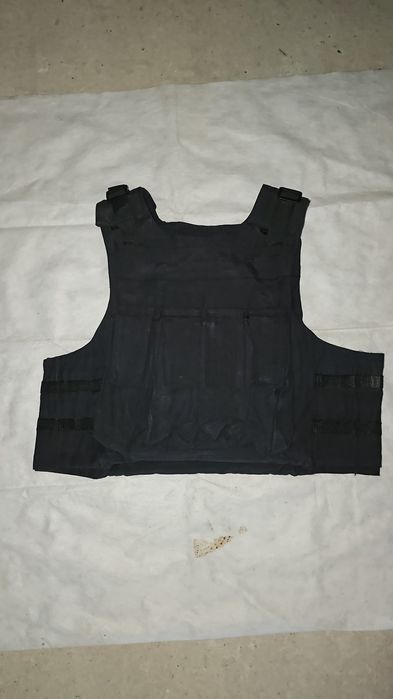 Бронежилети, кевларові шоломи, розгрузкии