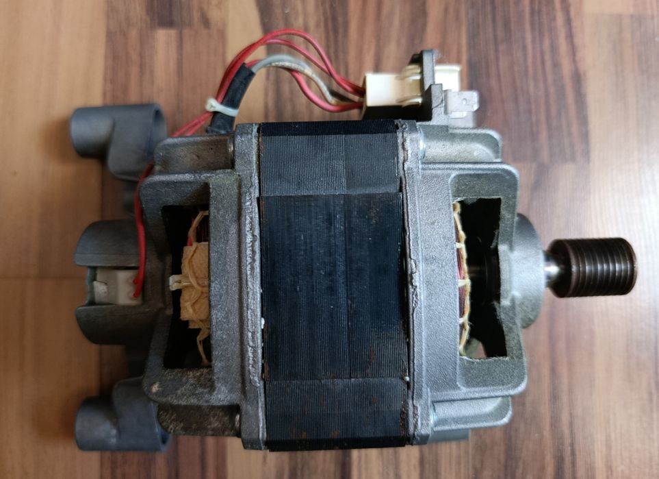 Двигун для пральної машини Ariston RSSG 602