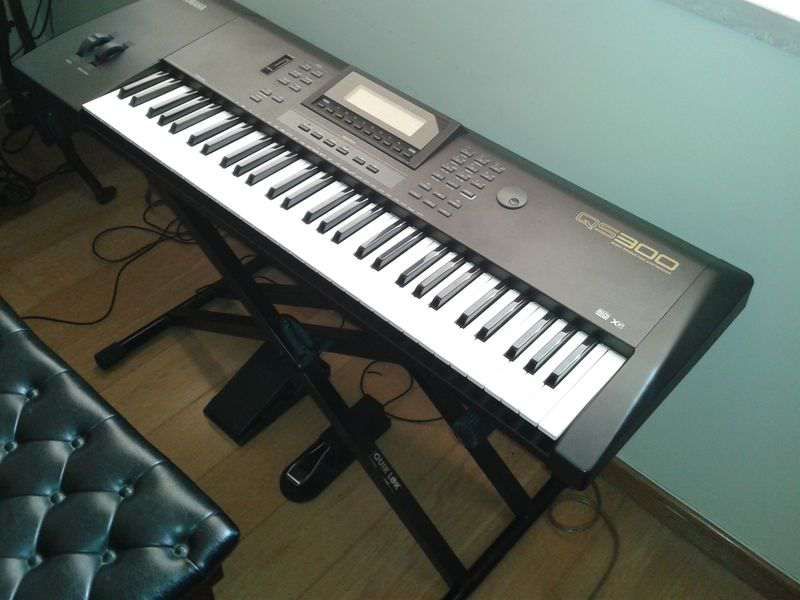 QS300 Piano / sintetizador / sequenciador teclado Yamaha QS 300