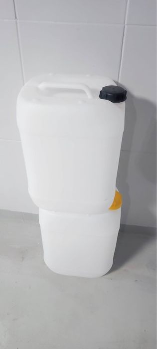 Kanistry / bańki po chemii (plyn do prania)