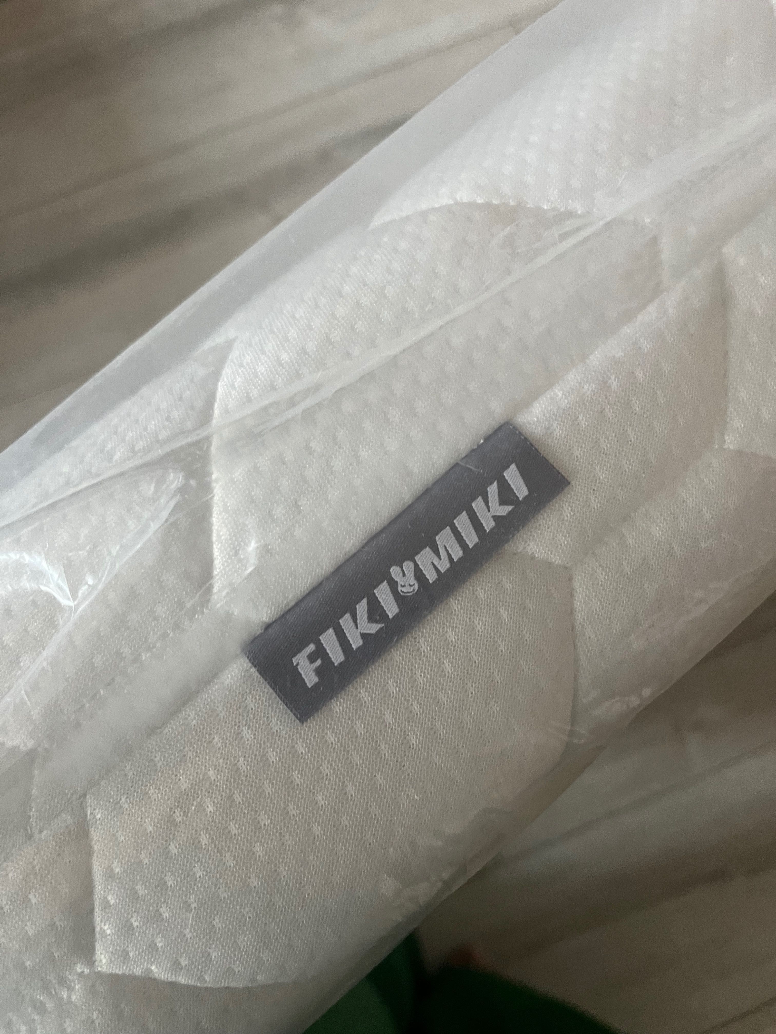 Łóżeczko turystyczne i dodatkowy materac