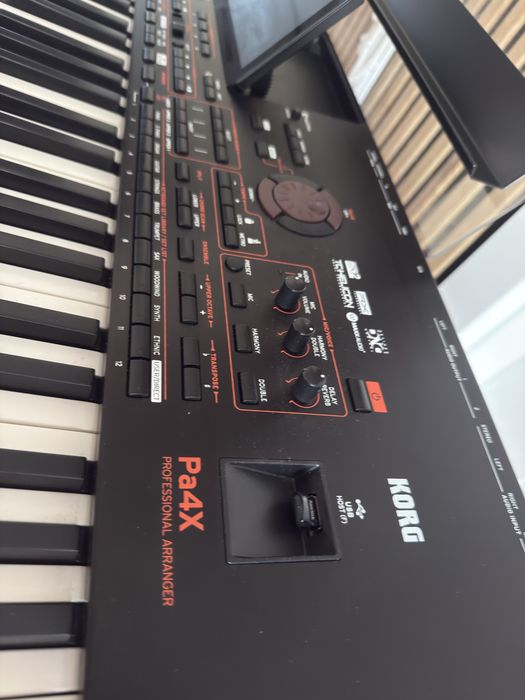Korg Pa 4 x , 76 klawiszy . Case Romanowicz .Zobacz Warto