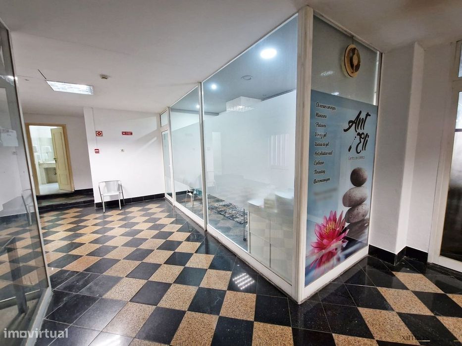 Loja destinada para venda, no centro de Santo Tirso