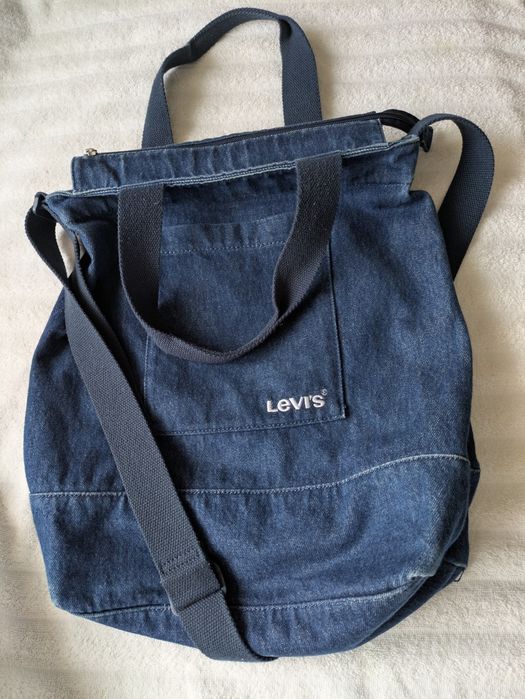 Torba na ramię "Levi's", granatowa,w dobrym stanie. Pozdrawiam.