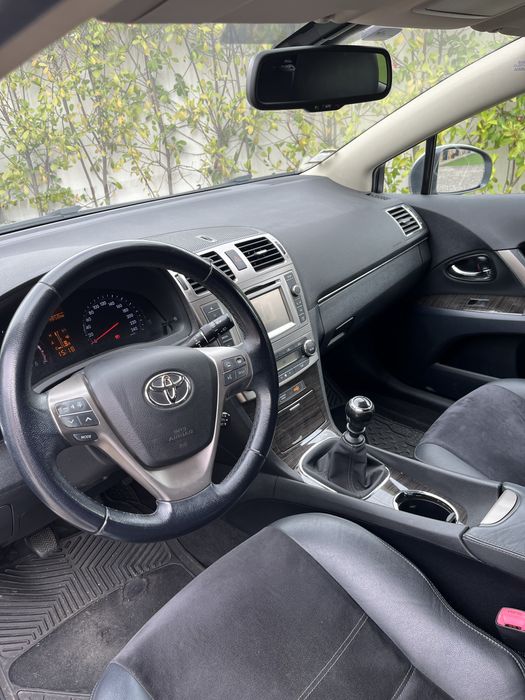 Toyota Avensis 2.0 D4D SW 2013 | Carrinha Familiar Fiável e Económica