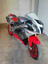 Mota  Aprilia RSV  1000    Desportiva