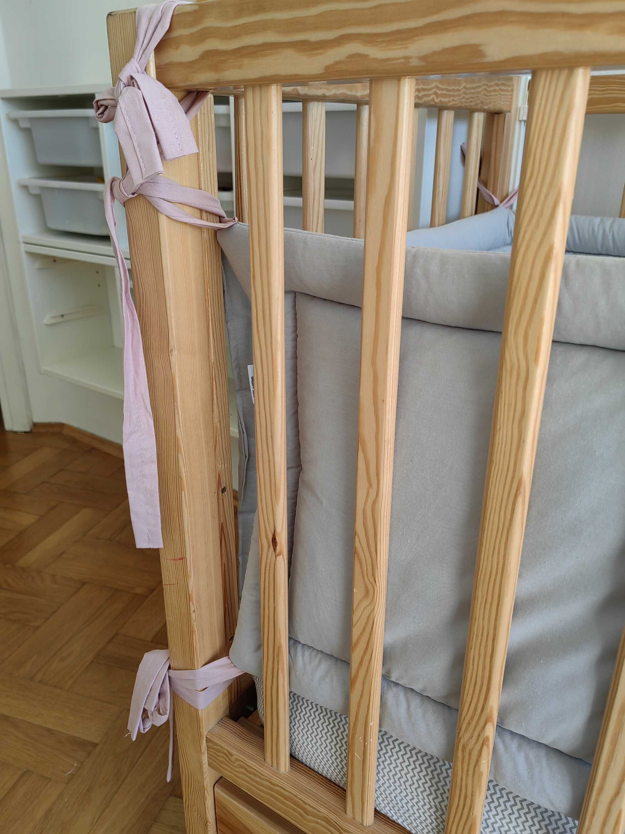 Łóżeczko sosnowe 120x60 wraz z ochraniaczem i posciela
