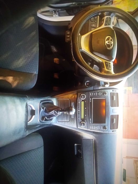 Автомобиль Toyota Avensis т27 универсал.