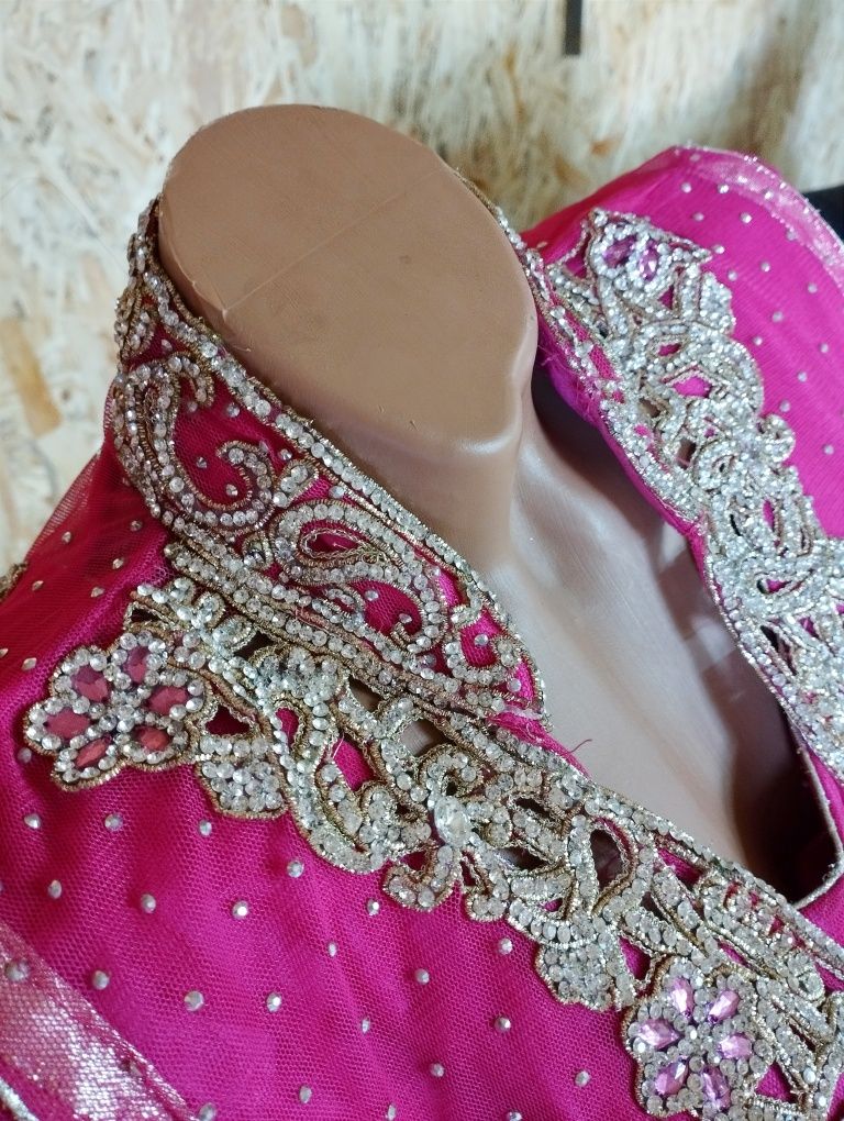 Болливудское индийское платье сари
Размер 42 
Болливудское индийское п