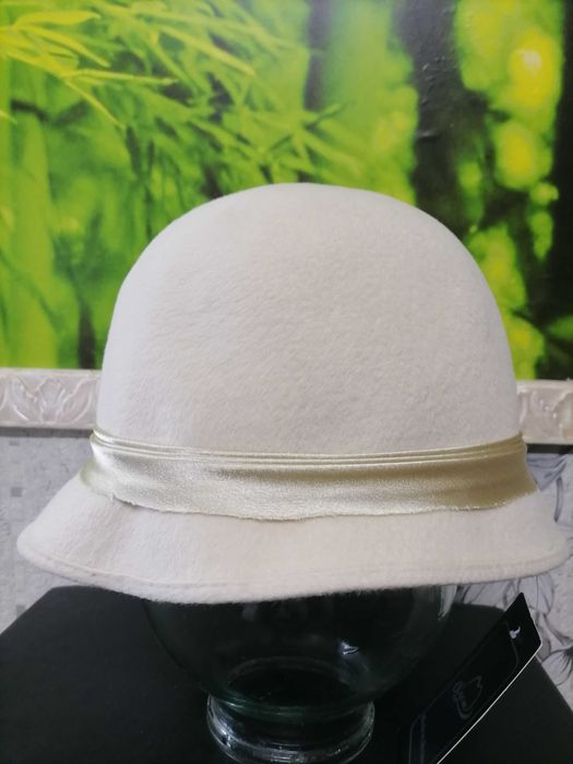 Шляпа фетровая белая