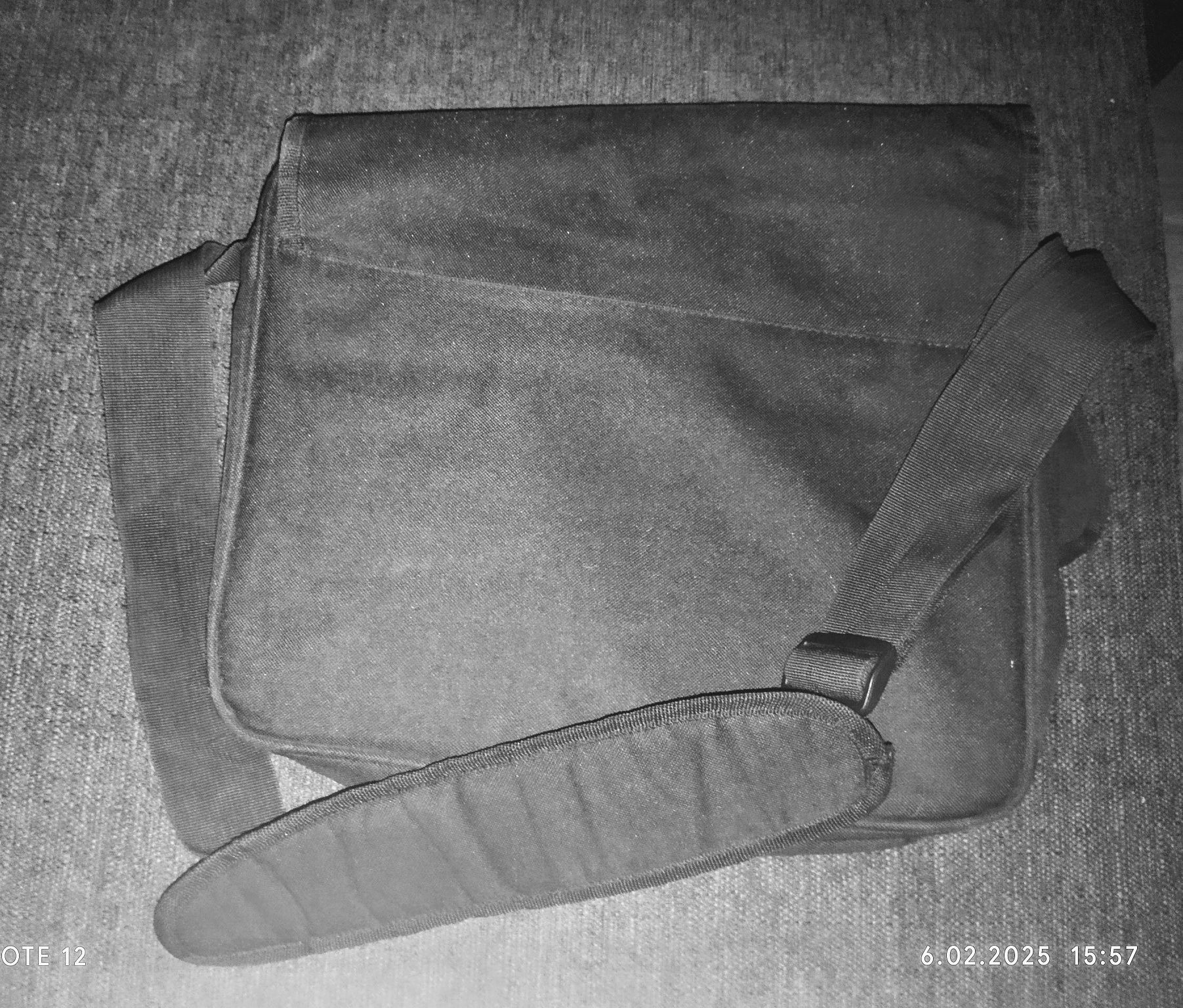 Torba na laptopa czarna.
Szerokość - 40cm