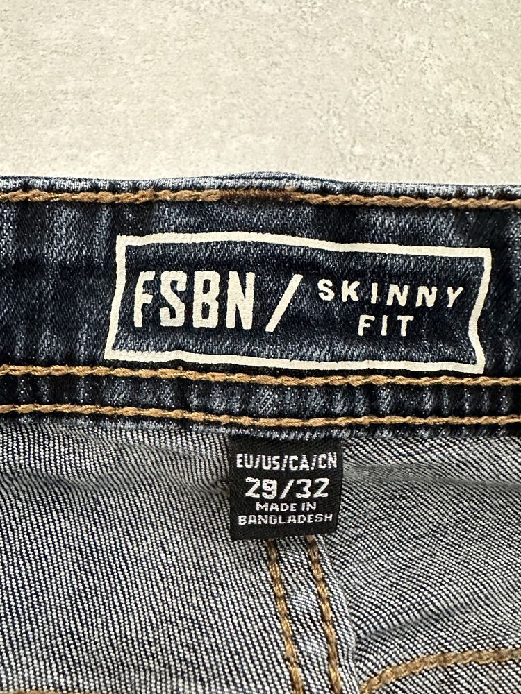 FSBN chłopięce jeansy granatowe skinny rozmiar 29/32 jak nowe