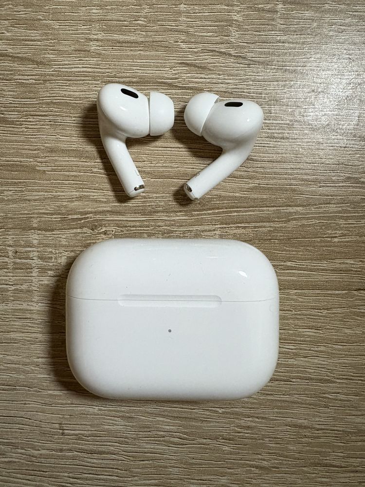AirPods Pro 2 słuchawki i etui