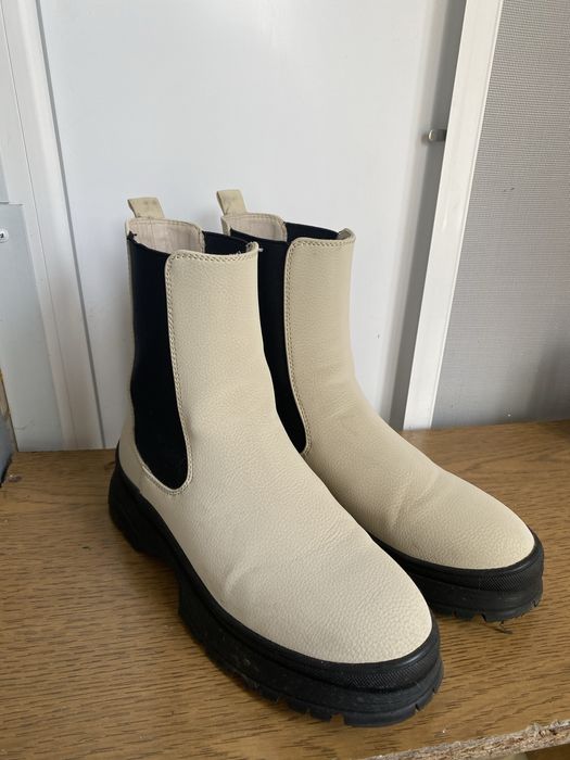 Бежеві весняні ботінки