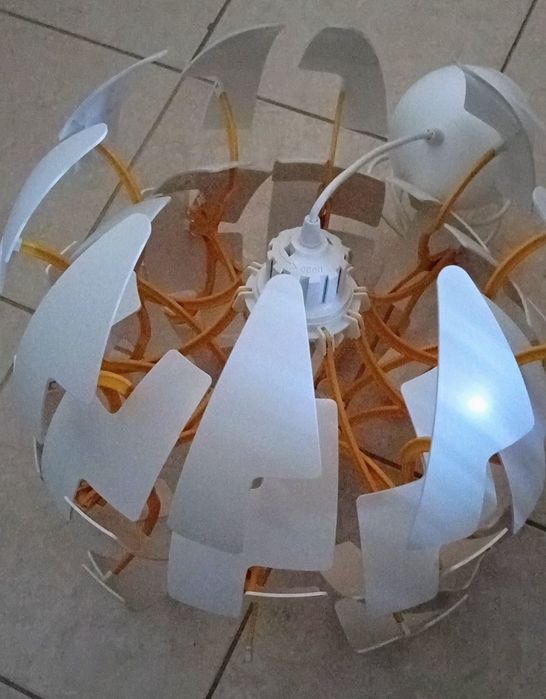 Candeeiro IKEA PS2014 amarelo e branco