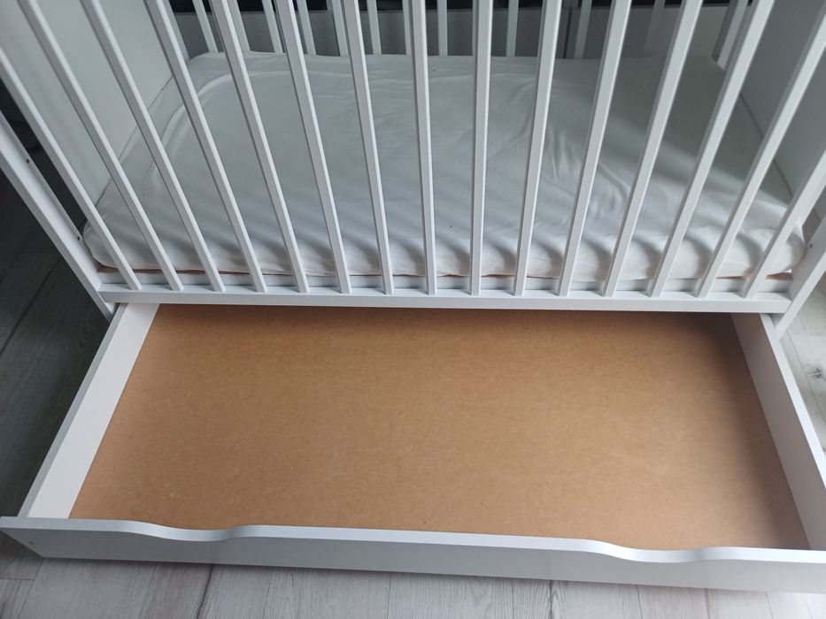 Sprzedam łóżeczko dziecięce białe z szufladą