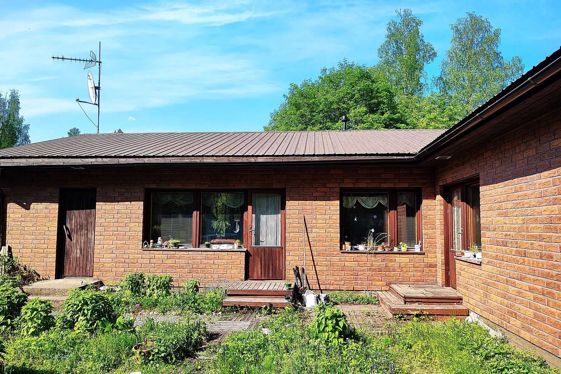 Dom jednorodzinny w Finlandii (5 pokoi, duży ogród, garaż)