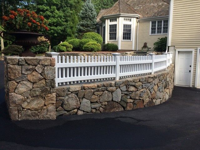 Змурувати паркан