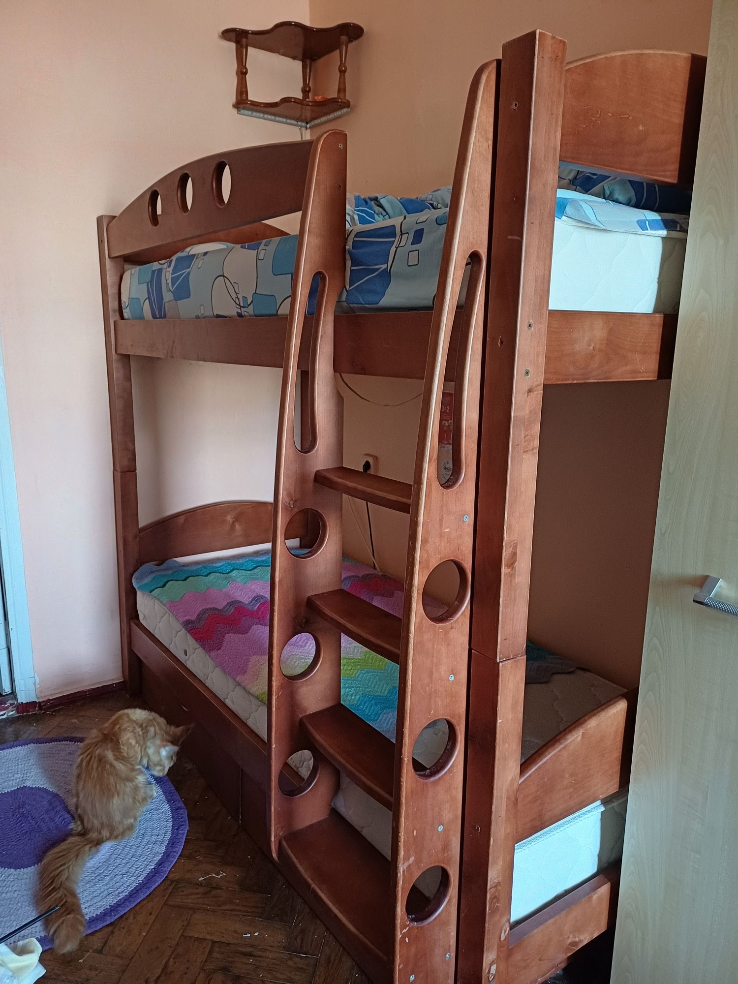 Двухярусная кровать