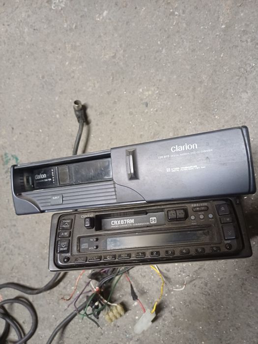 Radioodtwarzacz  Clarion  CRX 87 RM ze  zmieniarką na 6 cd,