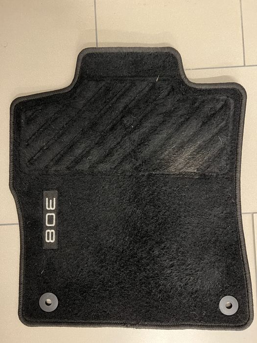 Dywaniki welurowe do Peugeot 308 - oryginalne używane jeden sezon