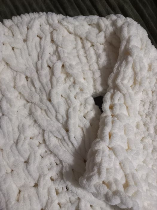 В'язаний кардиган з плюшевих ниток