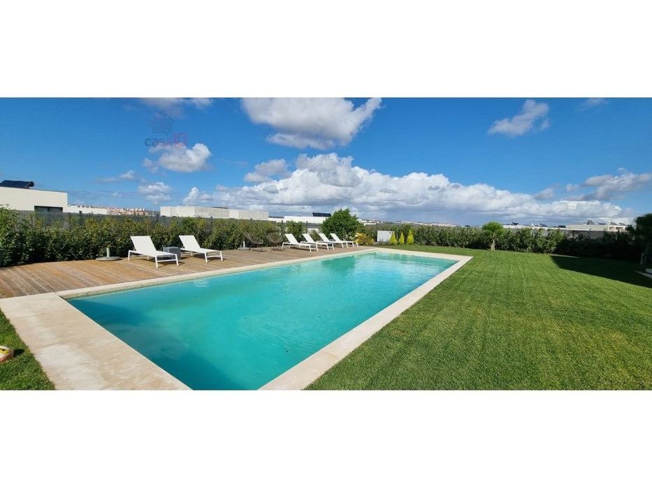 Vende-se fabulosa Moradia V5+1, com piscina, na Serra de Carnaxide,...