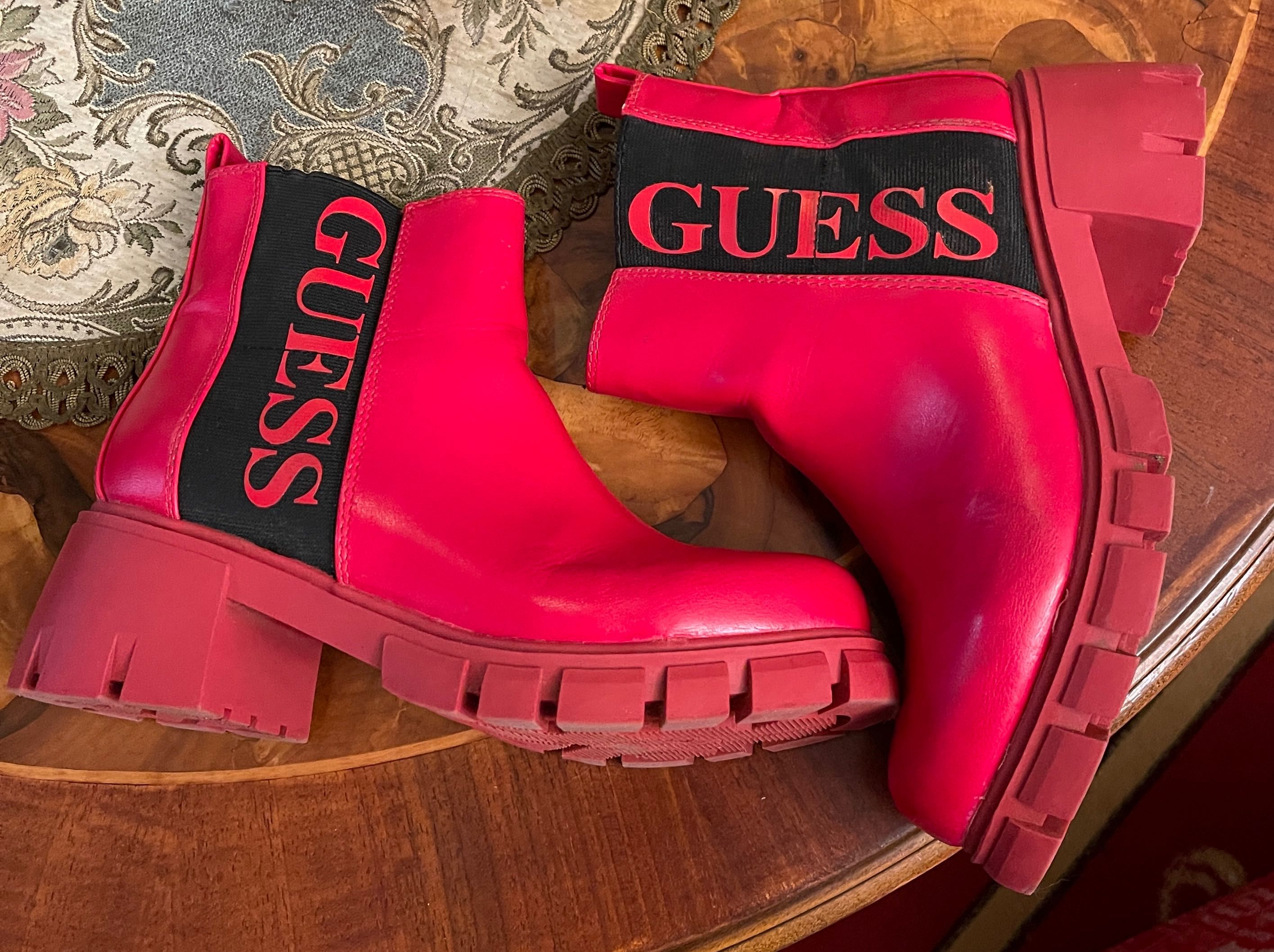 Guess botki czerwone skóra  38,5, wkładka 24,5 cm.